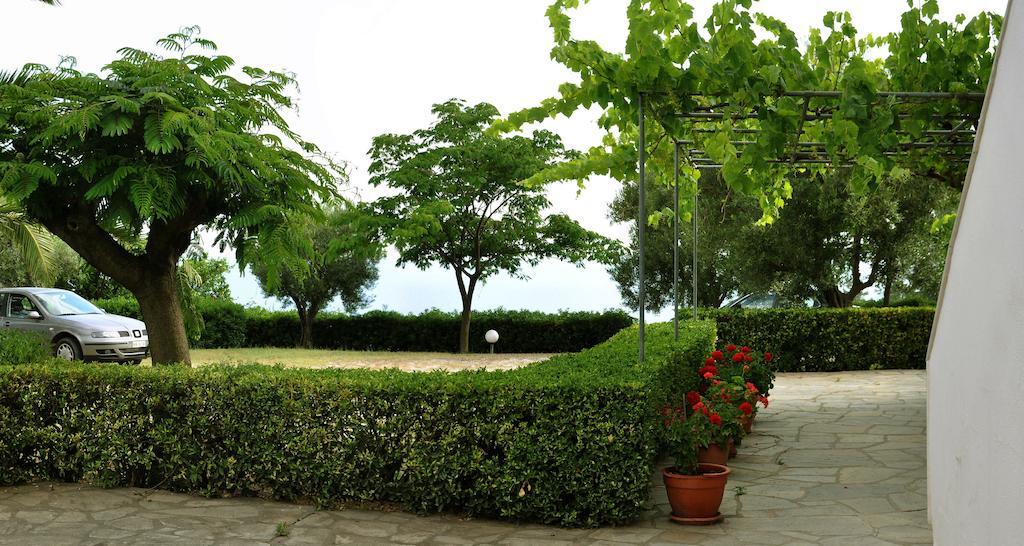Aris Pension Agia Paraskevi  Bagian luar foto