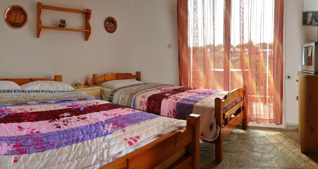 Aris Pension Agia Paraskevi  Bagian luar foto
