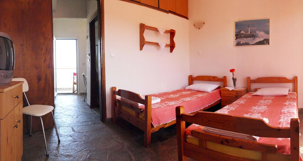 Aris Pension Agia Paraskevi  Ruang foto