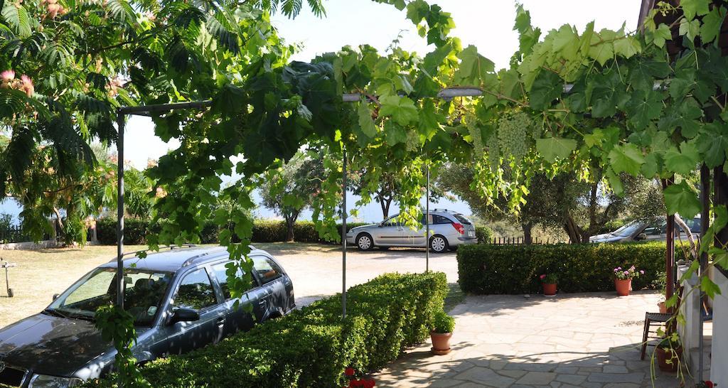 Aris Pension Agia Paraskevi  Bagian luar foto