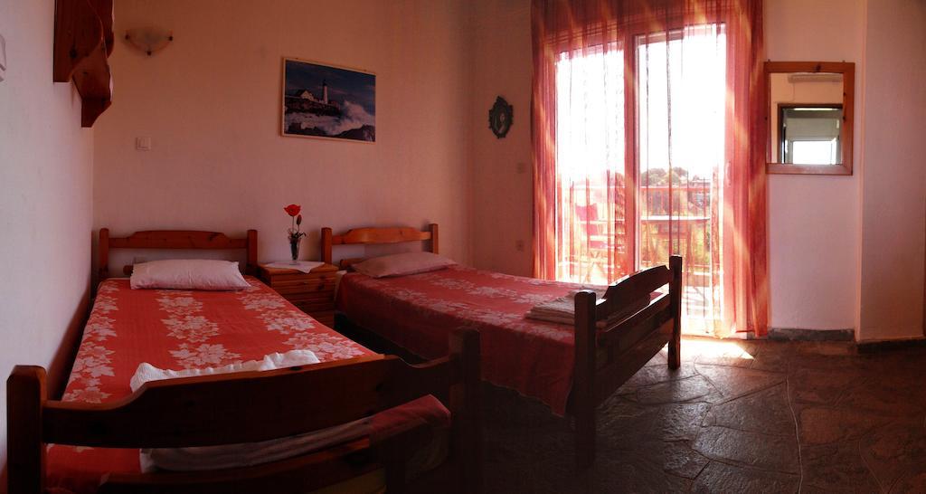 Aris Pension Agia Paraskevi  Ruang foto